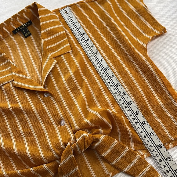 ๐ฅ3/20 REVAMPED Crop Tie-Front Top (M) - Picture 8 of 10